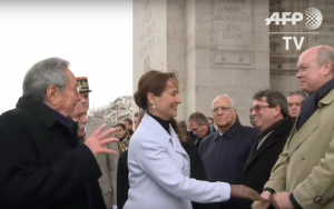 Ségolène Royal greets Castro and the Cuban delegation under the Arc de Triomphe