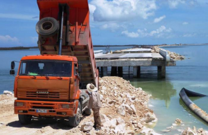 Repairs have begun at the Caibarién-Cayo Santa María causeway. Photo: Granma